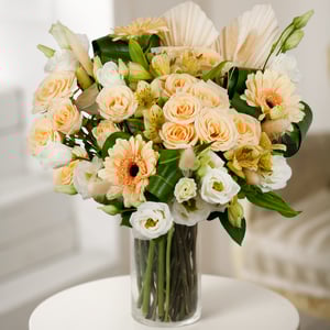 Blumenstrauß 'Cremiger Nachtisch: Gerbera und Alstroemerien'